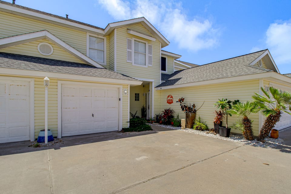 Walk to Whitecap Beach! Quiet Padre Island Retreat Apartment in North Padre Island