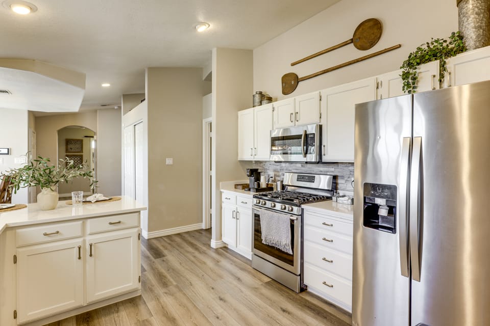 Stylish Yuma Home! 14 Mi to River House in Fortuna Foothills