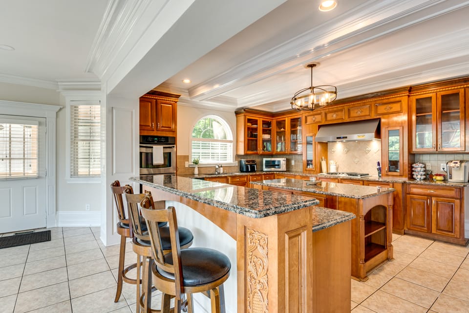 Game Room + Heated Pool: Stunning Atlanta Estate House in Georgia
