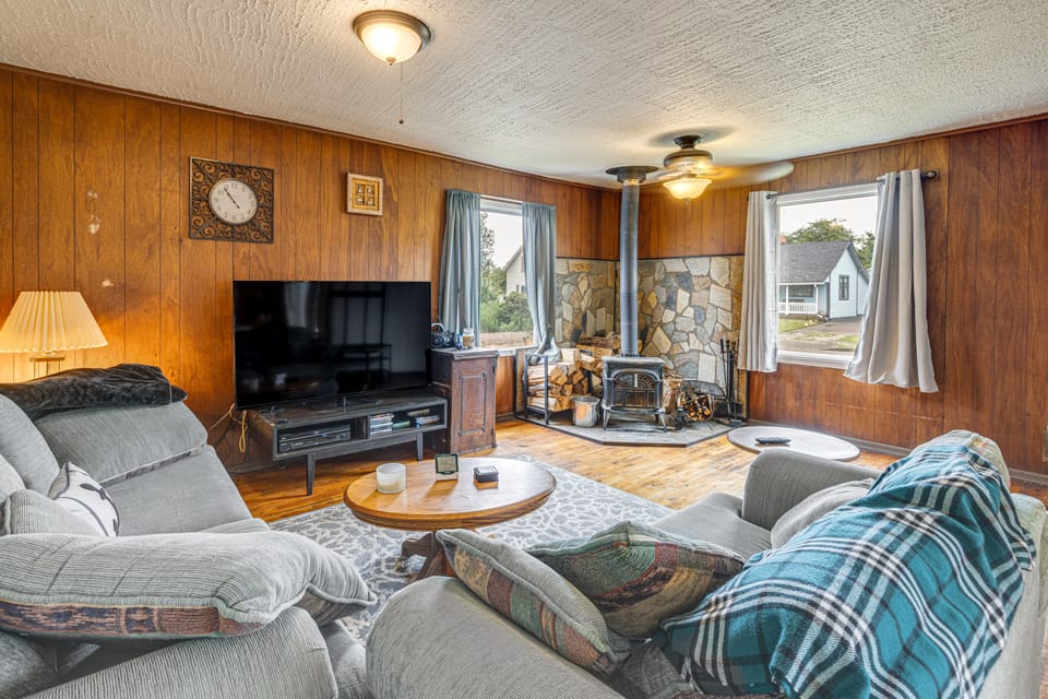 Great for Families! Tillamook Getaway Near Beaches House in Tillamook