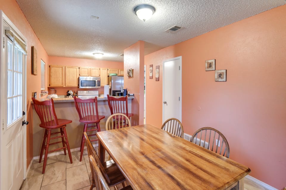 Walk to AT&T Stadium: 2-Unit Arlington Duplex! Apartment in Arlington