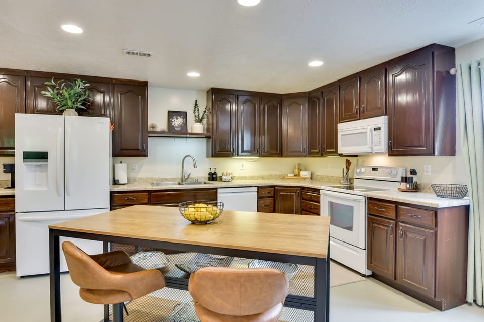 Shaded Patio and Fire Pit: Quiet Kaysville Home Apartment in Farmington