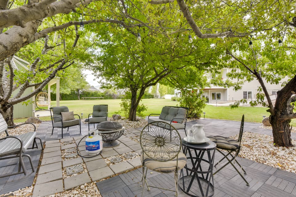 Shaded Patio and Fire Pit: Quiet Kaysville Home Apartment in Farmington