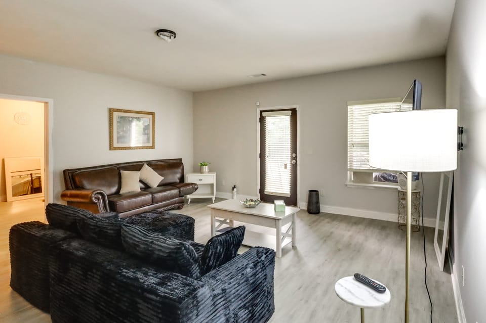 Shop, Dine & Hike: Lawrenceville Home By Parks Apartment in Georgia