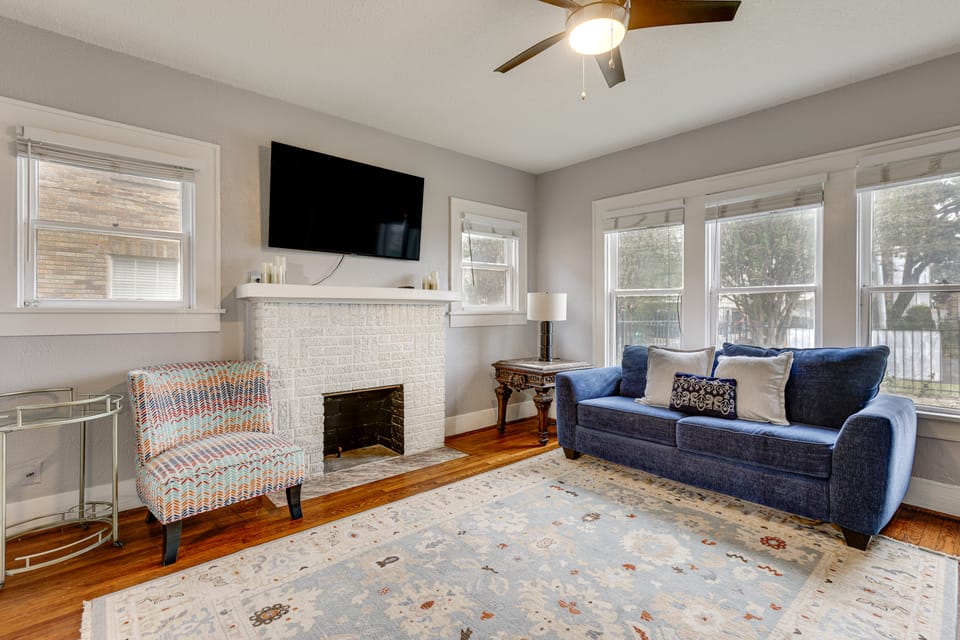 6 Mi to NRG Stadium! Family Escape w/ Yard & Patio House in Houston