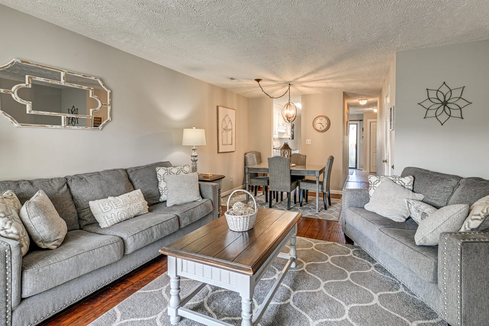 Walk to Shore! Condo w/ Balconies in Myrtle Beach Apartment in Myrtle Beach