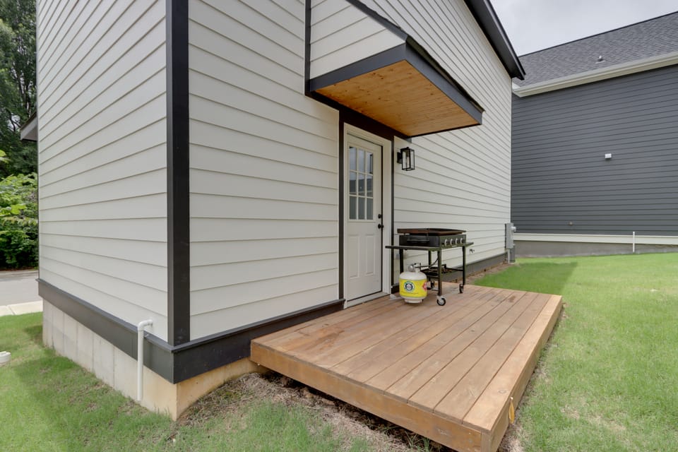 Near Centennial Park! Fayetteville Extended Stay House in Fayetteville