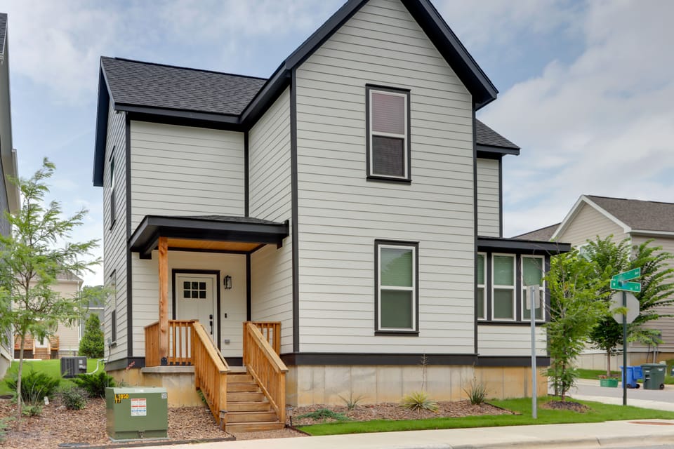 Near Centennial Park! Fayetteville Extended Stay House in Fayetteville