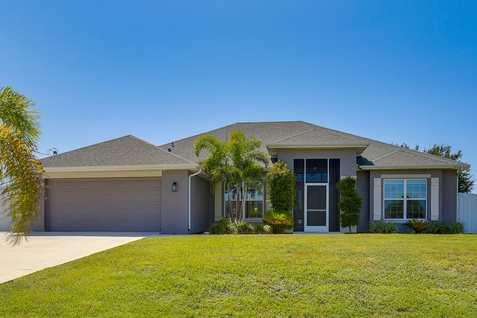 Hot Tub & Yard! Pet-Friendly Haven in Cape Coral House in Cape Coral