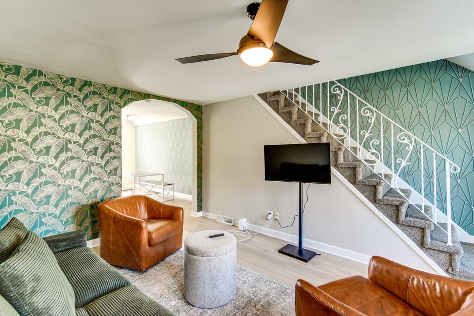 Modern Philly-Area Retreat Near Downtown & PHL! Apartment in Upper Darby
