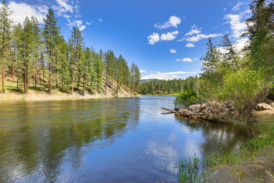 Kettle River Retreat w/ Grill + Outdoor Shower Apartment in Franklin D Roosevelt Lake