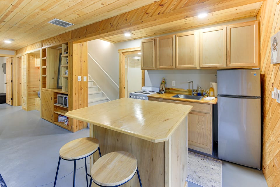Kettle River Retreat w/ Grill + Outdoor Shower Apartment in Franklin D Roosevelt Lake