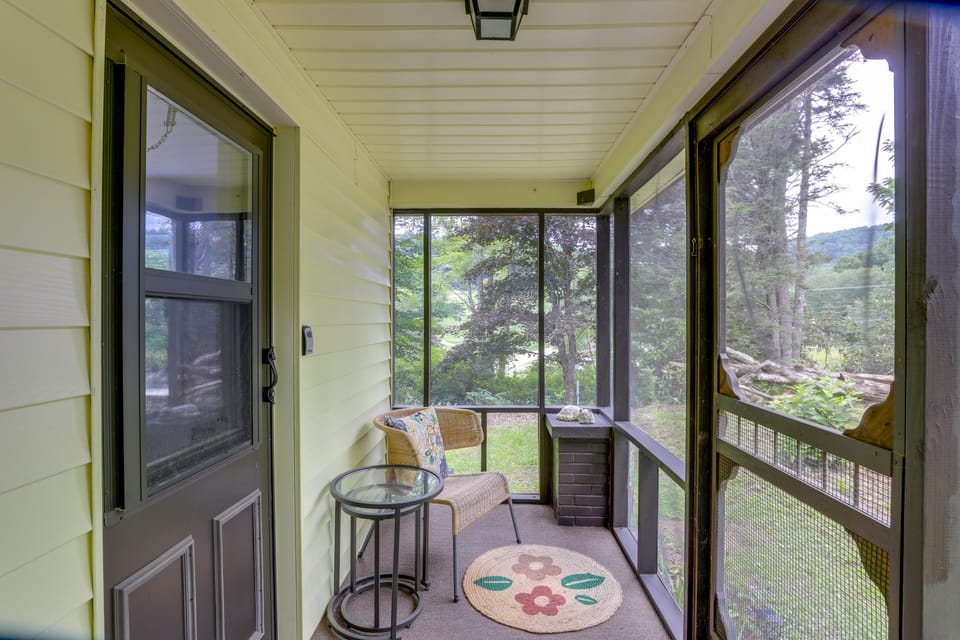 Blue Ridge Escape w/ Fire Pit: Hike, Ski + Explore House in Tennessee