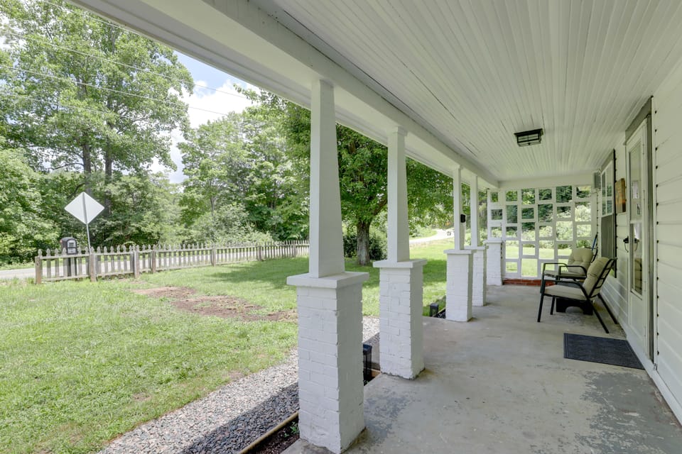 'Buffalo House' Blue Ridge Escape Near Town! House in North Carolina