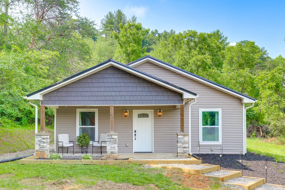 2 Acres & Creek Access! Private Leicester Escape House in Buncombe County