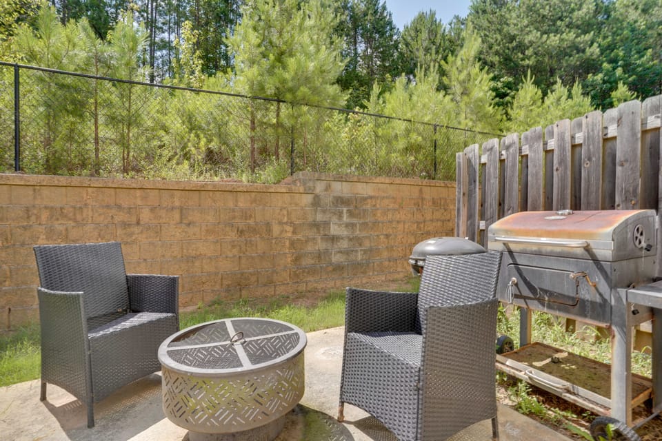 Quick I-20 Access to Dtwn ATL! Family Gem w/ Patio Apartment in Georgia