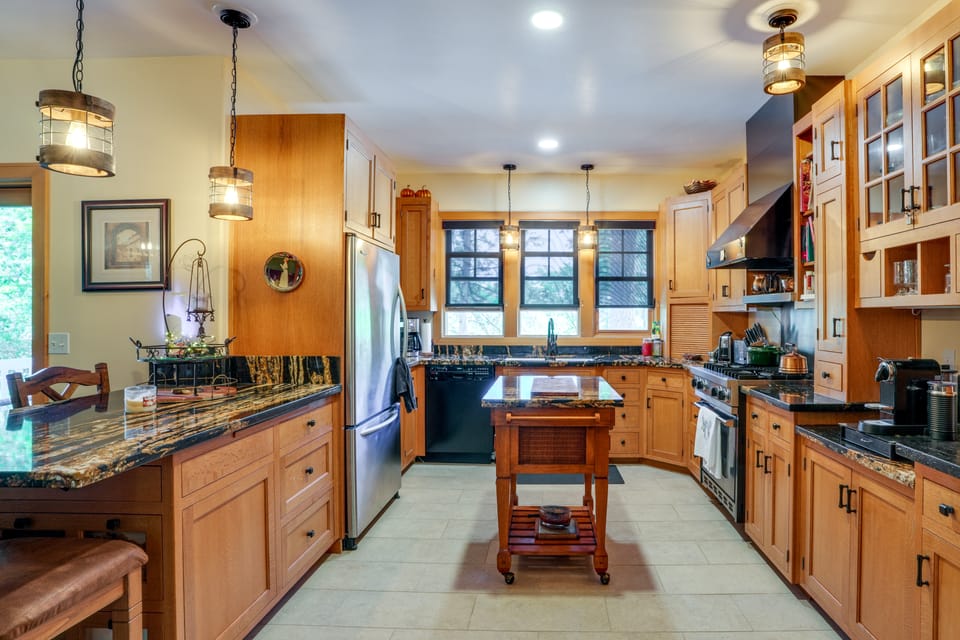 Private Pool & Fire Pit! Tuolumne Family Retreat House in Calaveras County