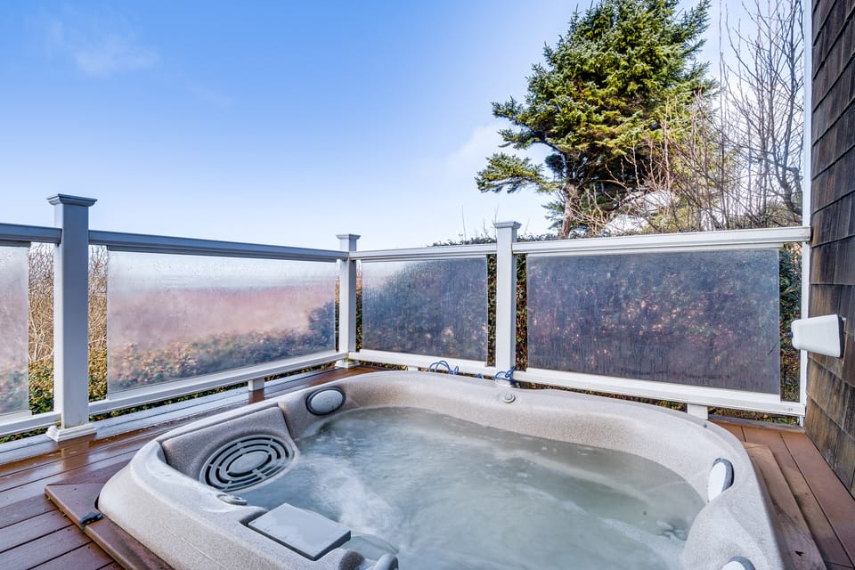 4BR/4BA Beachfront Retreat with Hot Tub and Sauna House in Moclips