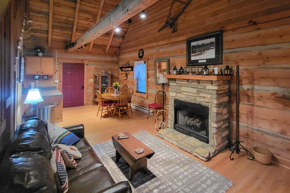 Gas Grill! Cabin Retreat, 2 Mi to Blue Ridge Pkwy House in Virginia