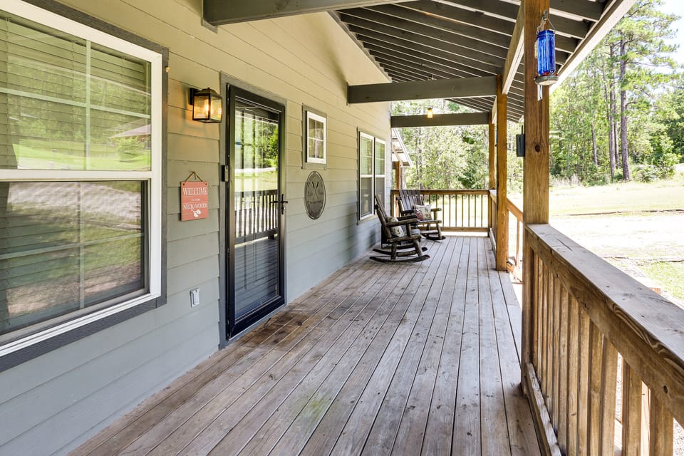 Fire Pit & Yard! Rayburn Country Resort Escape House in Texas