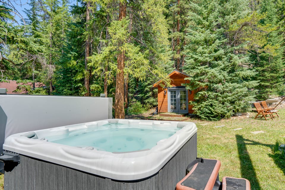 Hot Tub! Family Retreat 3 Mi to Dtwn Breckenridge House in Blue River