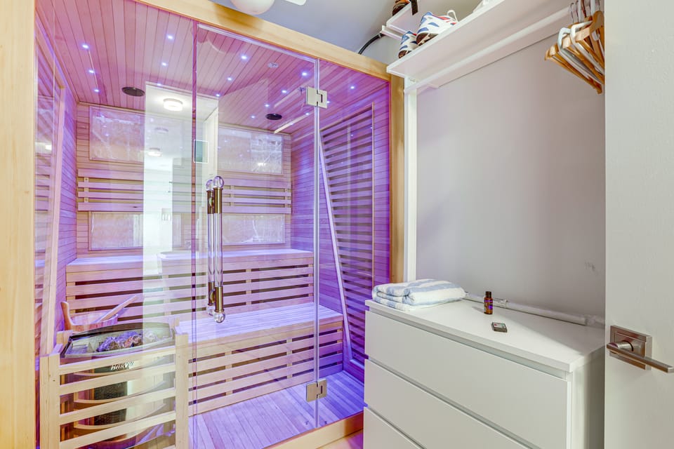 Hot Tub, Sauna, Patio Bar! Wellington with Horses! House in Royal Palm Beach