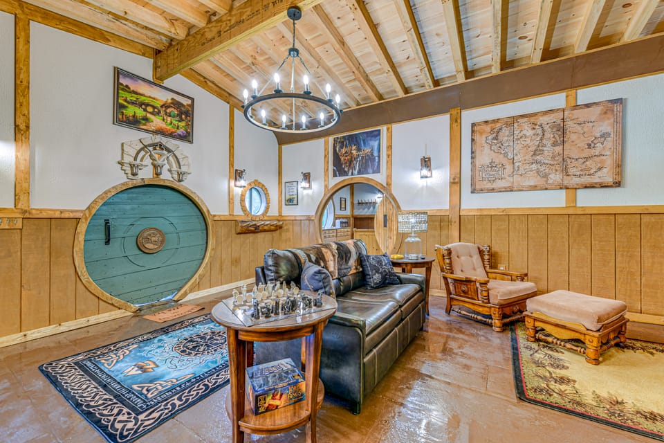 Hobbit House & Creekside Cabin on 6 Acres in Cosby House in Cosby