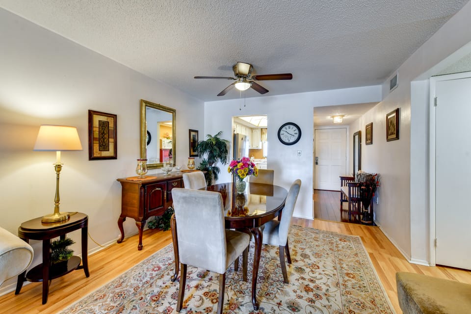 Pool Access! Monthly Bradenton Stay, 8 Mi to Beach Apartment in Bradenton