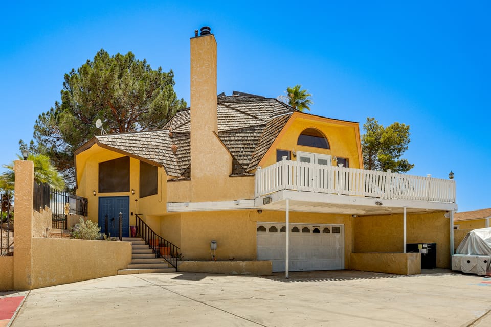 Centrally Located! Las Vegas Extended Stay w/ Pool House in Spring Valley
