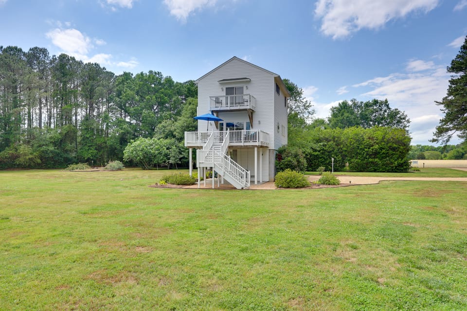 Pool, Dock + Rooftop Views! Bohannon Getaway House in Virginia