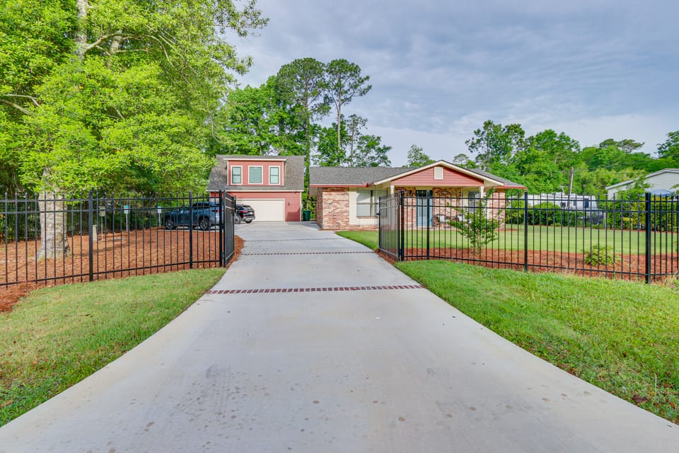 Walk to Old Town Bluffton! Dual-Unit Family Escape House in Bluffton