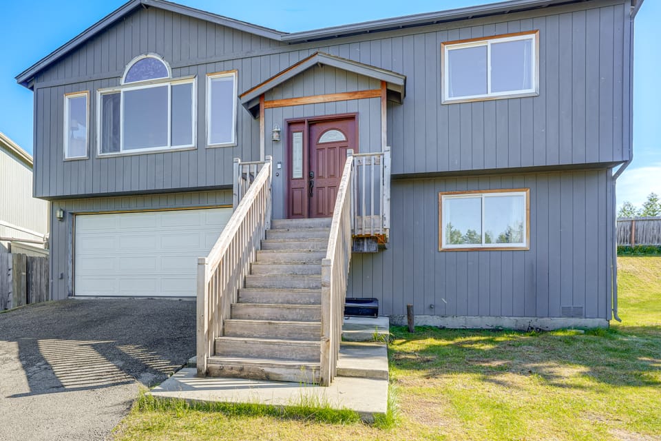 3 Mi to Alaska Zoo! Anchorage Adventure Basecamp House in Abbott Loop