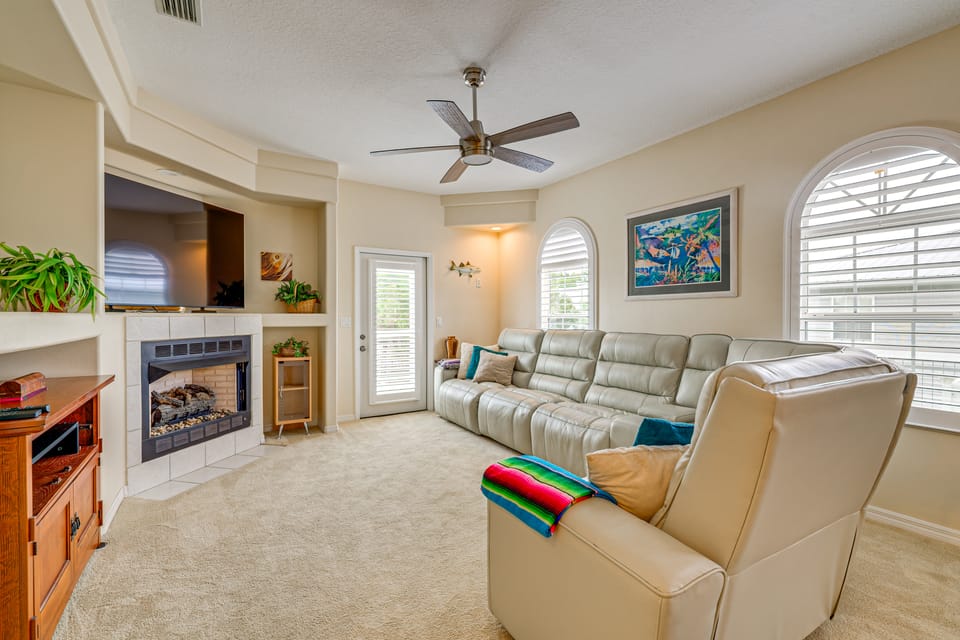 Scallop HQ: 3 Boat Docks and Free Golf Cart! House in Homosassa