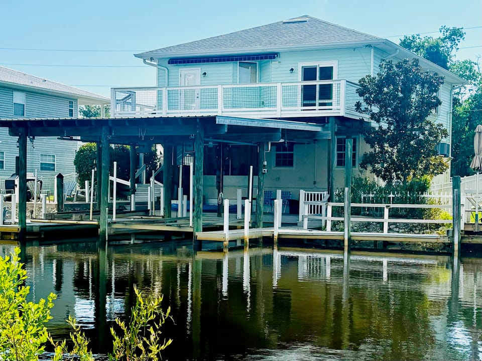 Scallop HQ: 3 Boat Docks and Free Golf Cart! House in Homosassa