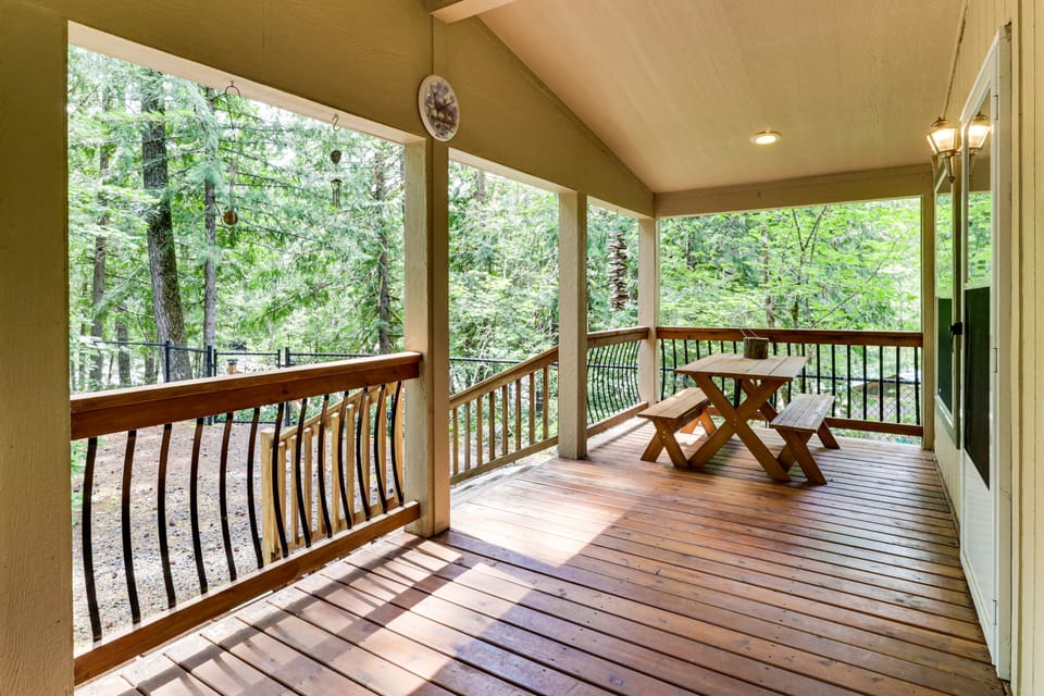 Relaxing Riverfront Getaway w/ Fire Pit in Idanha House in Oregon