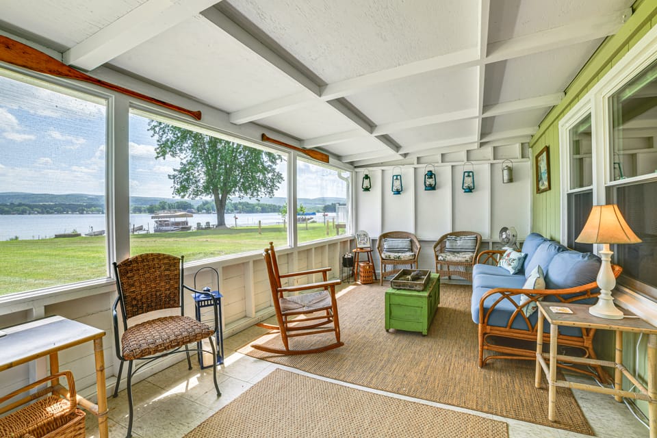 Fire Pit, Private Dock! Lamoka Lake Retreat House in Finger Lakes