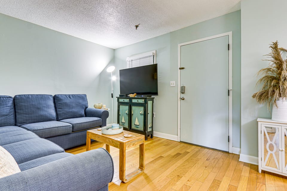 Pool & Beach Access! Hilton Head Resort Condo Apartment in Hilton Head Island
