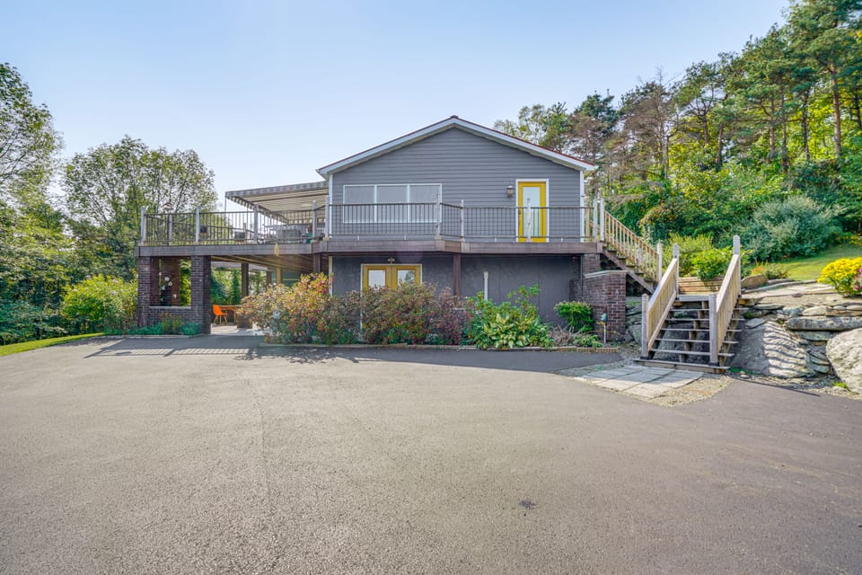 Hudson Valley Multi-Unit Escape: Secluded + Scenic House in Hollowville