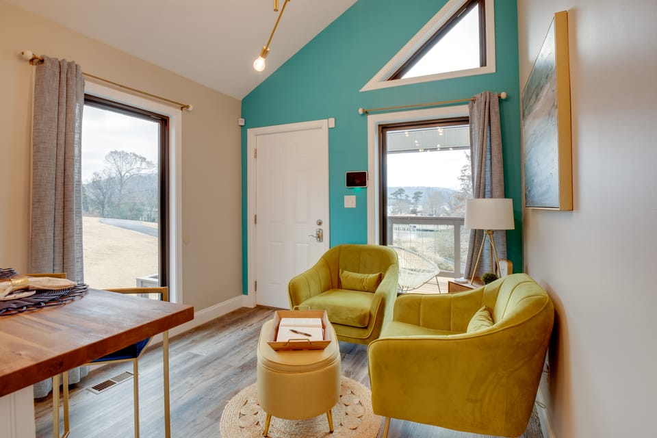Boat Dock & Deck! Lake Guntersville Family Getaway Apartment in Guntersville Lake