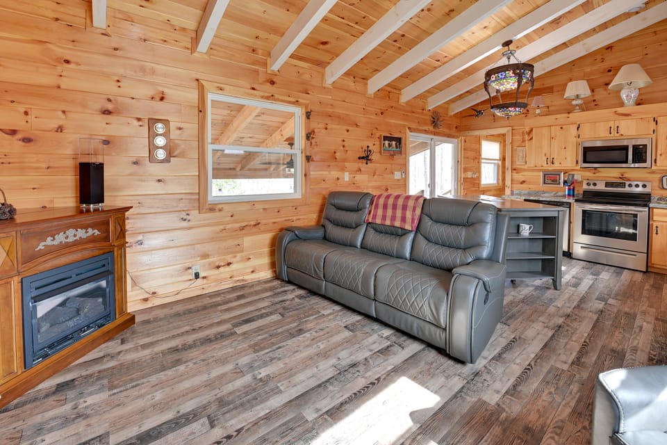 Ridgefolk Retreats! Set of 2 Cabins in Frenchburg House in Kentucky