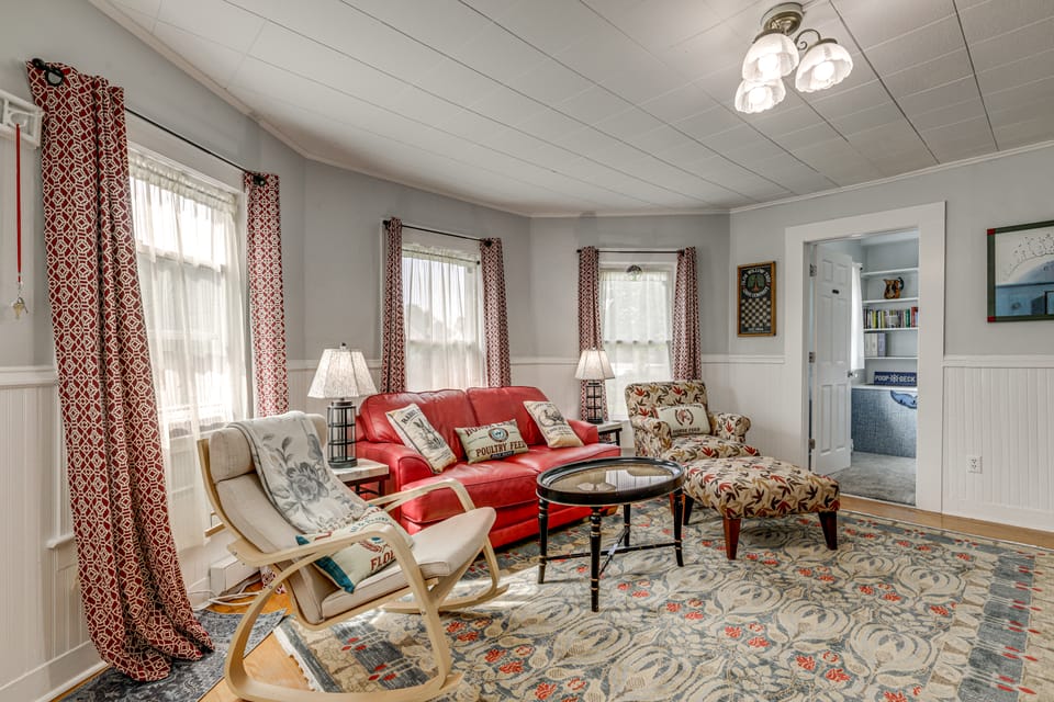 New London Duplex 2 Mi to Beach & Boardwalk Apartment in New London