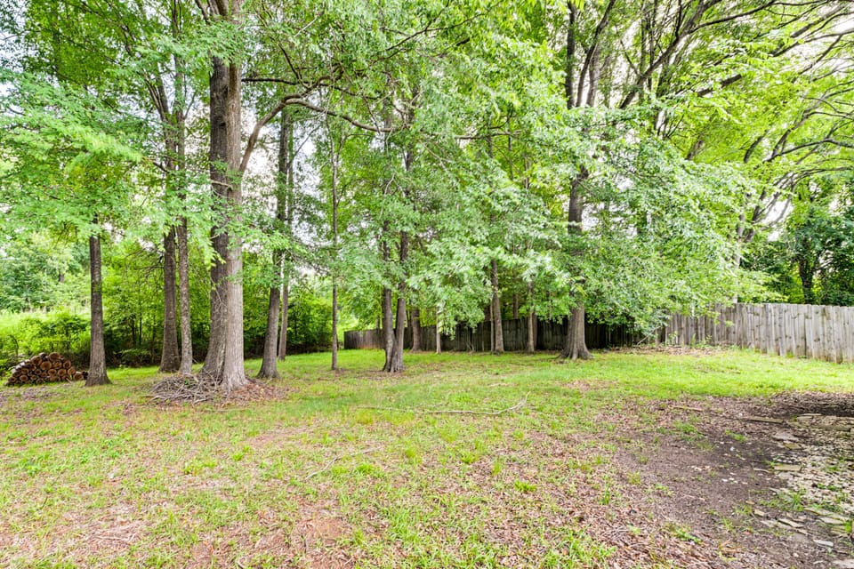 Home 7 Mi to Truliant Amphitheater! Bring Your Pup House in North Carolina