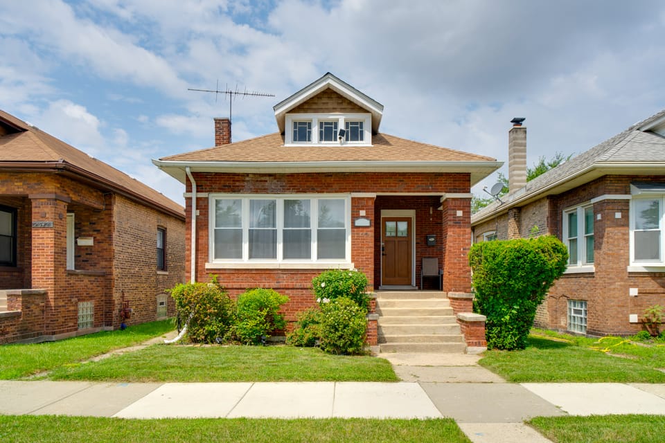 Pool Table! Pet-Friendly Haven 6 Mi to Rate Field House in Chicago