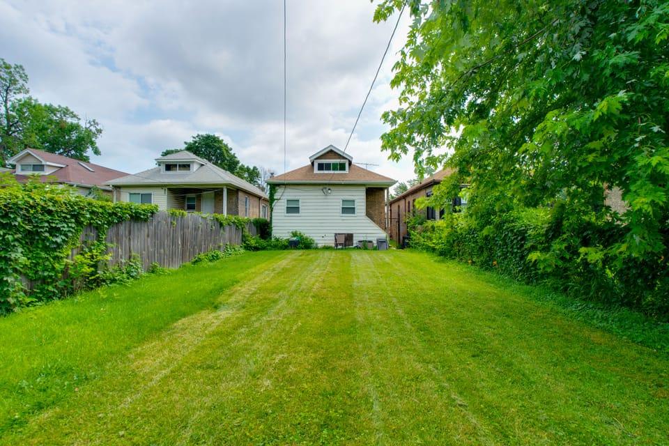 Pool Table! Pet-Friendly Haven 6 Mi to Rate Field House in Chicago