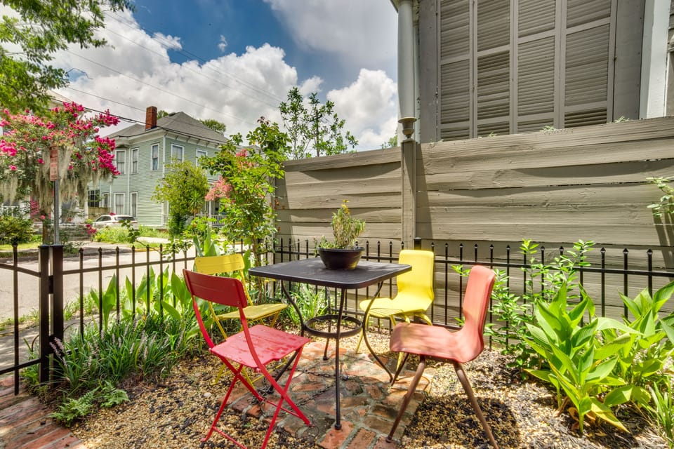 1 Mi to SCAD! Historic Savannah Haven w/ Patio Apartment in Savannah