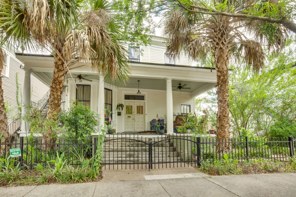1 Mi to SCAD! Historic Savannah Haven w/ Patio Apartment in Savannah