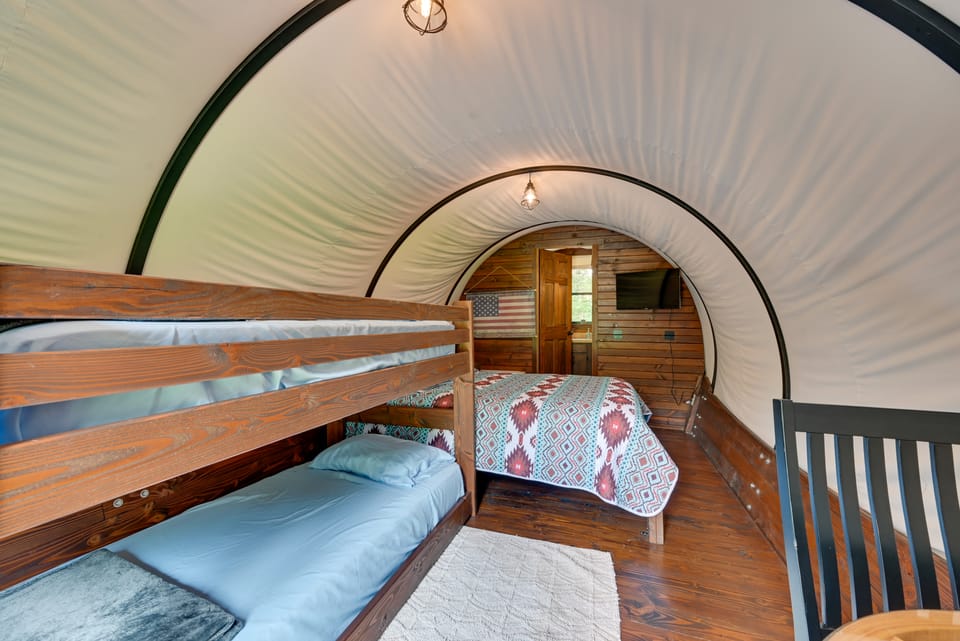 50-Acre 'Pioneers Paradise' 8 Mi to Mammoth Cave! Apartment in Kentucky