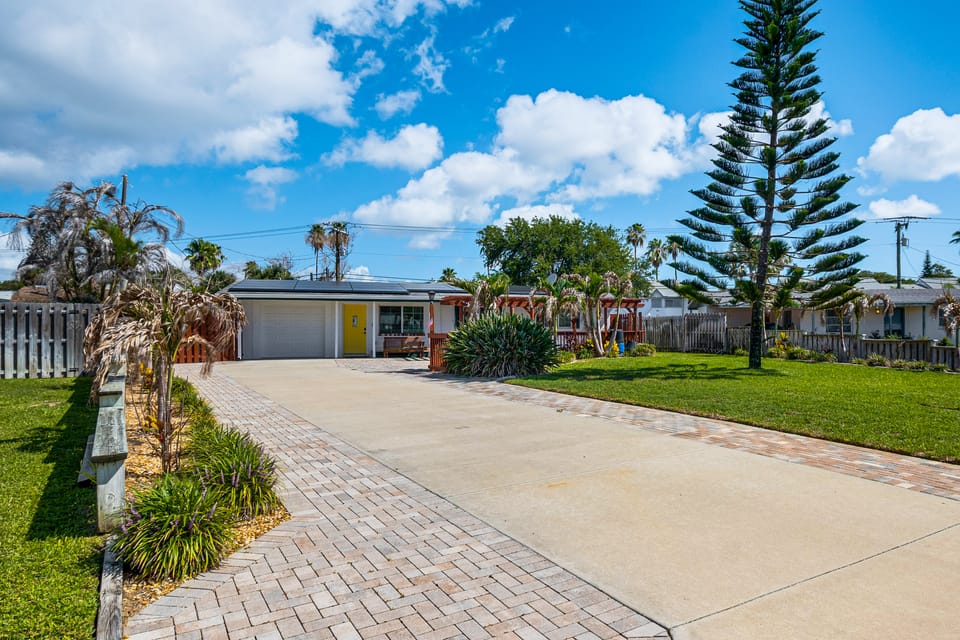 Walk to Peacock Beach! Home w/ Rocket Launch Views House in Cape Canaveral