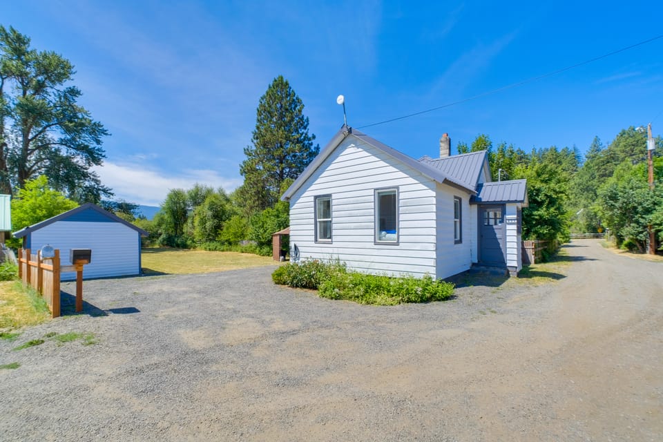 Walk to Shops & Eats! Central Cle Elum Escape House in Cle Elum