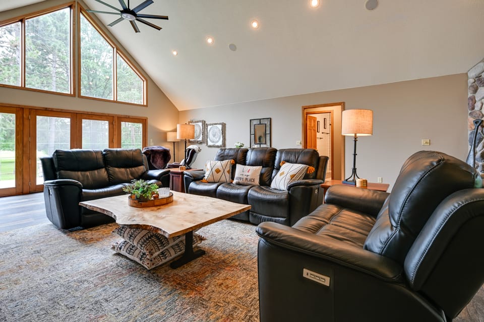 Spacious Lake Arrowhead Home on the Golf Course House in Wisconsin
